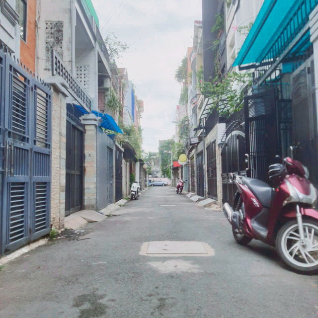 NHÀ HẺM XE HƠI ĐƯỜNG TRƯỜNG CHINH, TÂN BÌNH SÁT ĐƯỜNG, DIỆN TÍCH ĐẸP 70M2