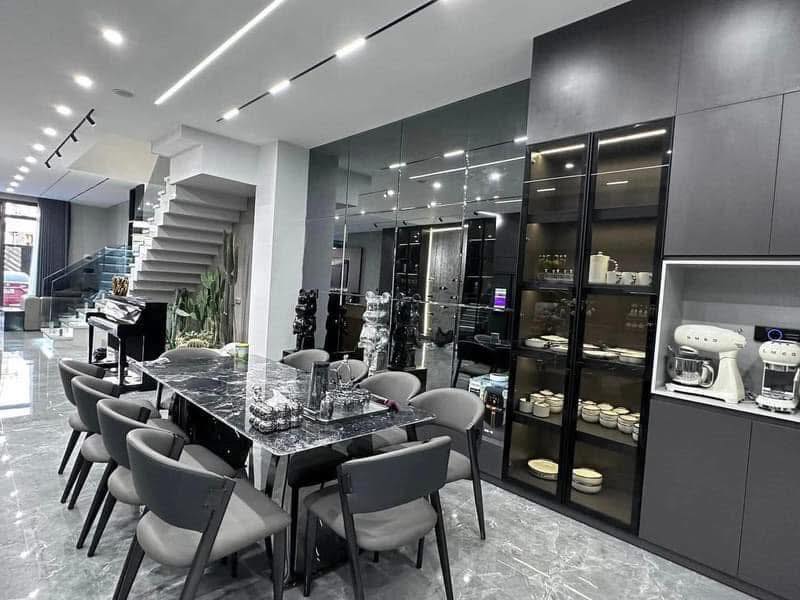 MẶT NGÕ TRẦN QUỐC HOÀN - THANG MÁY - KINH DOANH Ô TÔ TRÁNH 56M2, 6 TẦNG, MT 5M GIÁ CHỈ 16 TỶ