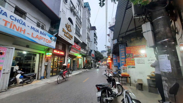 Mảnh đất ( có nhà cũ ) 262m2 thích hợp xây tòa nhà Văn phòng hay khách sạn mặt phố Hoàng Ngân, Thanh Xuân.