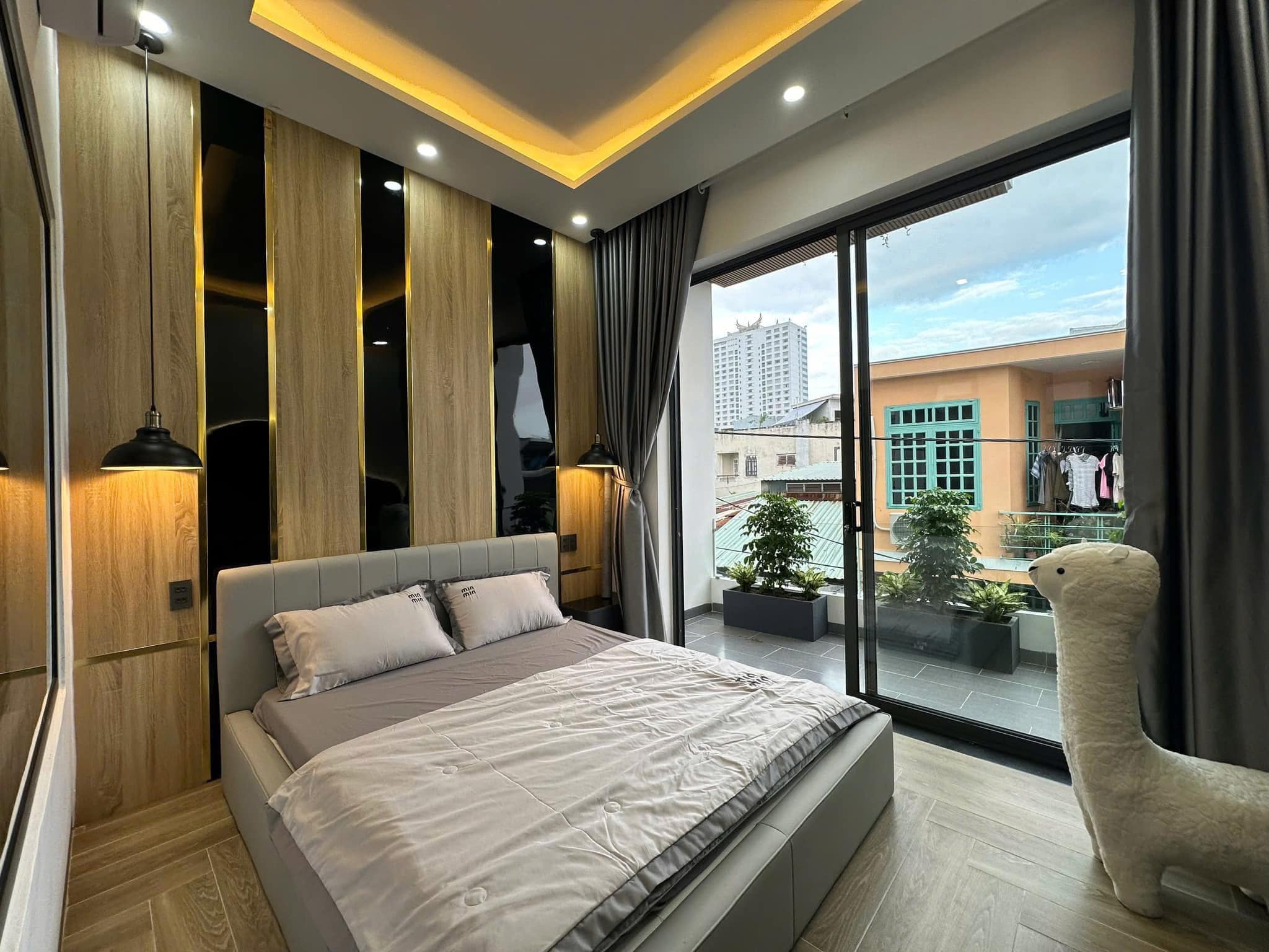 Bán nhà khu vực Bạch Mai, Hai Bà Trưng, ô tô đỗ cửa, 2 mặt ngõ, 79m2, gần ĐH Bách Khoa, ở yên tĩnh, vừa ở vừa kinh doanh, 22.3 tỷ.