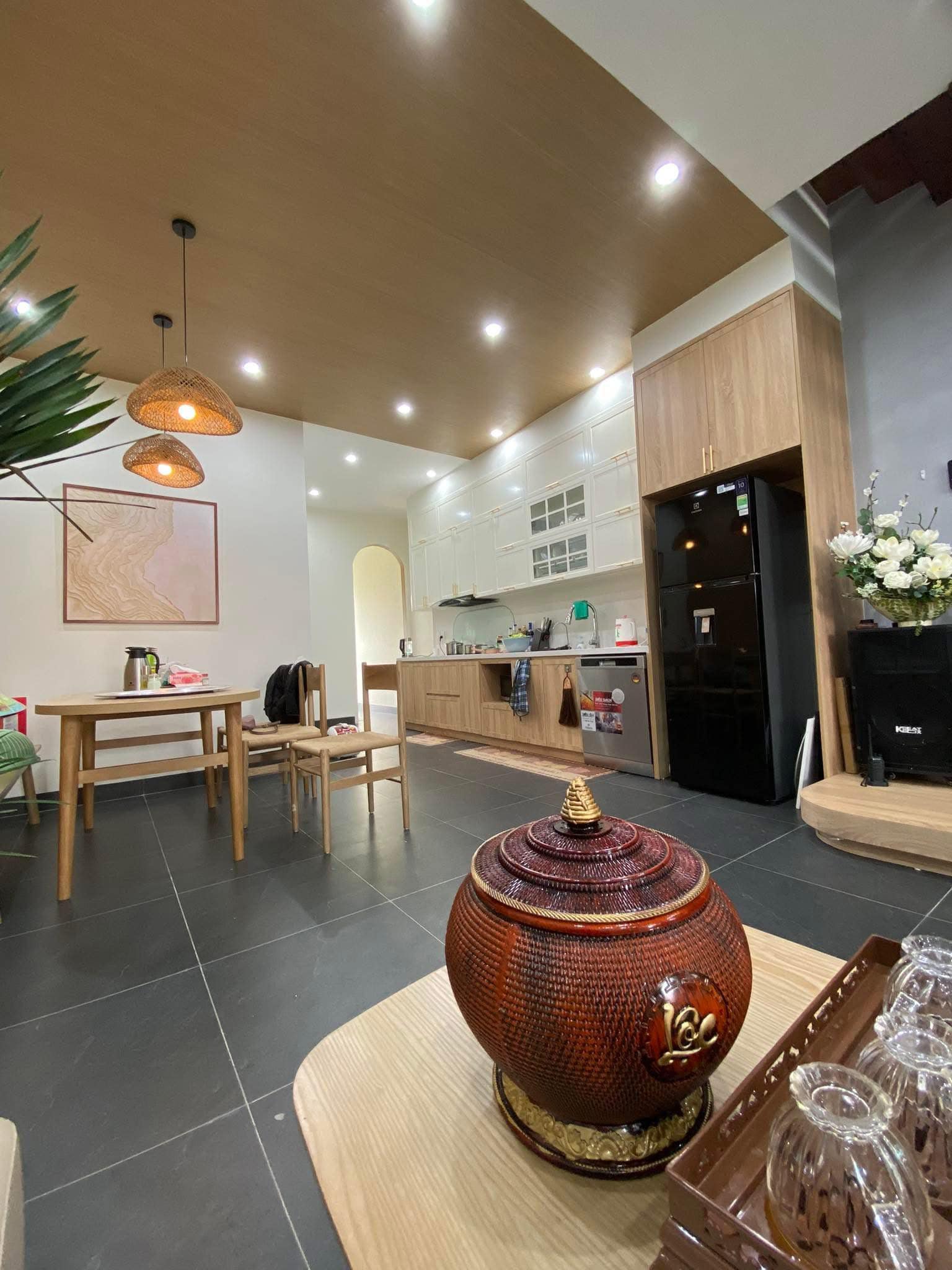 Bán nhà khu vực Đại Cồ Việt, Hai Bà Trưng, ô tô đỗ cửa, 2 mặt ngõ, 79m2, gần ĐH Bách Khoa, ở yên tĩnh, vừa ở vừa kinh doanh, 22.3 tỷ.