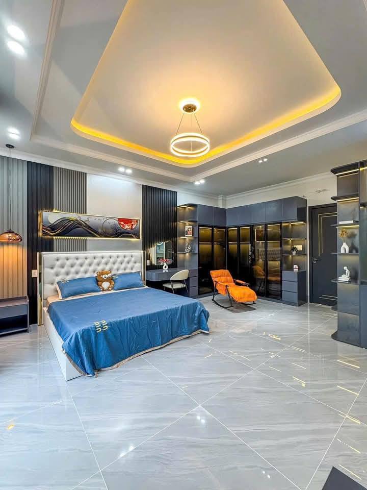 Bán nhà đẹp khu vực Lê Thanh Nghị, Hai Bà Trưng, 74m2, MT 7.7m, 4t, vài bước ra mặt phố, có sân vườn, gần ĐH KTQD, ở yên tĩnh, vừa ở vừa cho thuê, 15 tỷ.