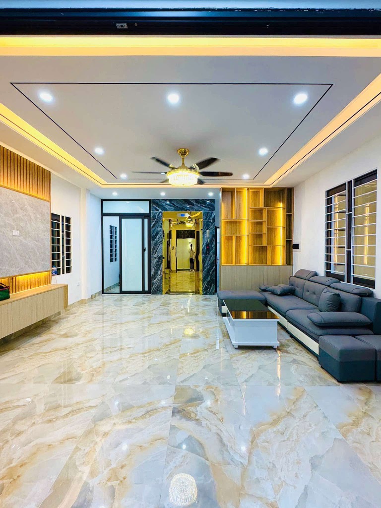 Bán nhà Nguyễn Văn Cừ Long Biên xây dựng 51m x 6 tầng thang máy oto đỗ gần giá 8 tỷ