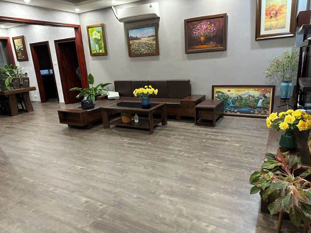 (Tin thật 100%) CH 130m2 x 3PN tại CT2 Vimeco Nguyễn Chánh - Ban công Đông Bắc - Nội thất 400 triệu