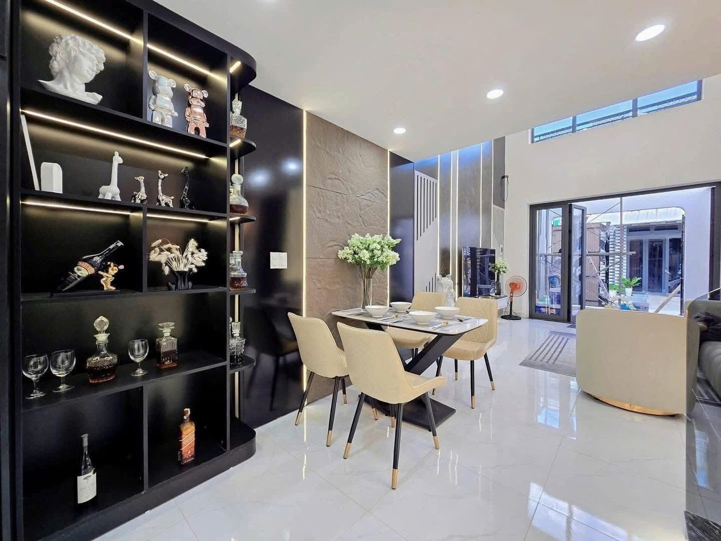 Bán nhà Phố Vọng, Hai Bà Trưng, ngõ ô tô, 3 thoáng, lô góc, MT khủng, 50m2, gần ĐH KTQD, ở yên tĩnh, làm VP.
