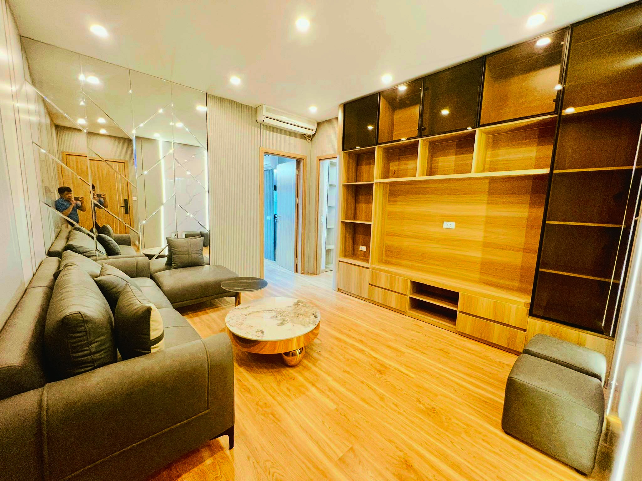 NHÀ ĐẸP - MẶT PHỐ - FULL NỘI THẤT - LÔ GÓC - 2 MẶT THOÁNG -2PN RIÊNG BIỆT - 2 WC KHÉP KÍN- TIỆN ÍCH BẠT NGÀN - VỀ Ở LUÔN.