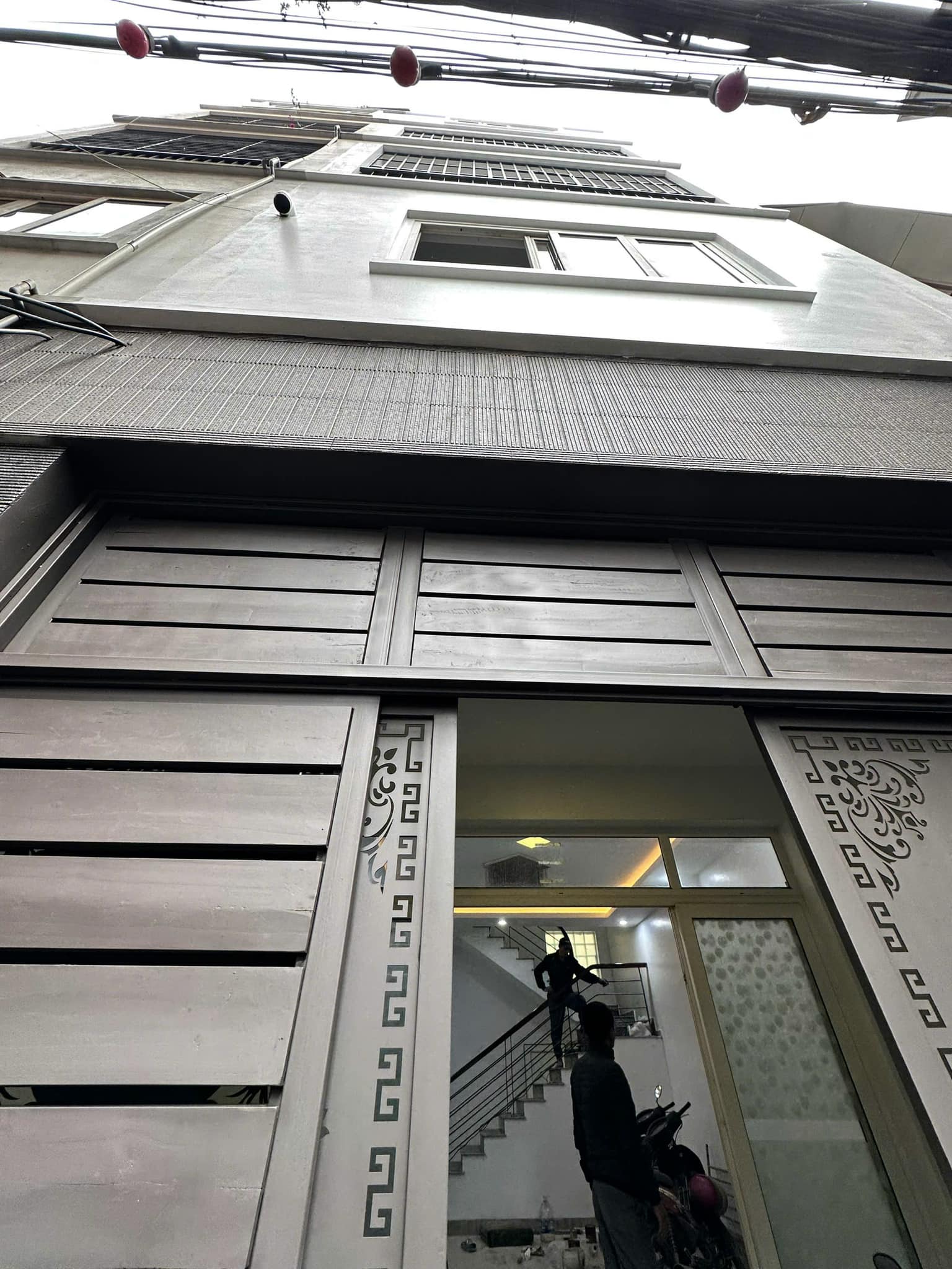 NHÀ NGÕ 89, LẠC LONG QUÂN, CẦU GIẤY-PHÂN LÔ:43/49M X5T, MT 4,5M, GIÁ 9,5 TỶ.