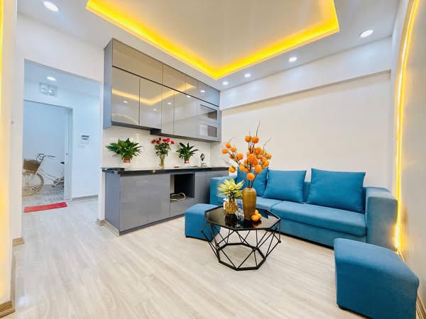 BÁN CĂN HỘ TẬP THỂ PHỐ NGUYỄN CHÍ THANH, ĐỐNG ĐA, SD 60M2, 2PN, FULL NỘI THẤT Ô TÔ ĐỖ - TIỆN ÍCH ĐẦY ĐỦ - NHỈNH 3 TỶ