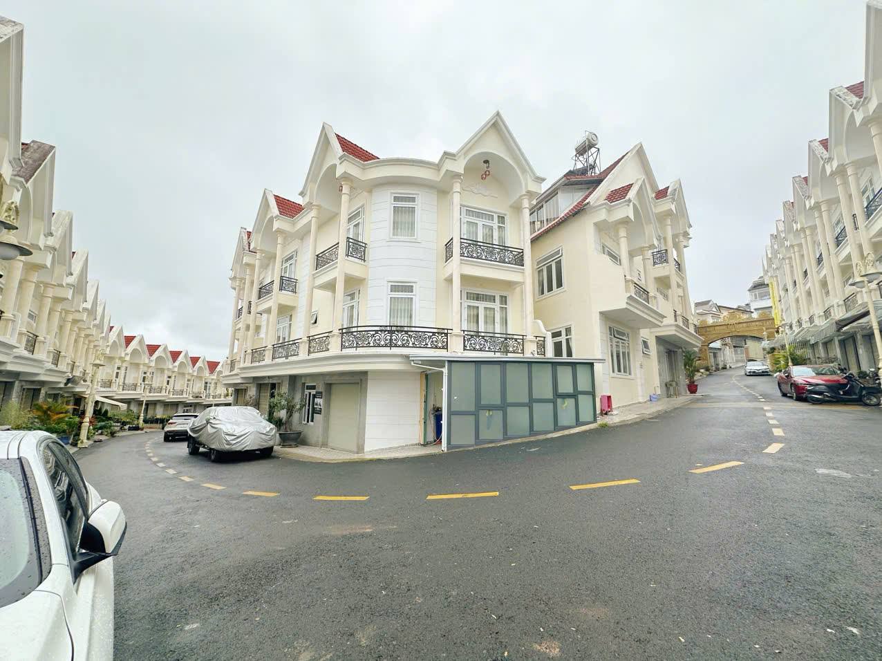 CHO THUÊ HOMESTAY FULL NỘI THẤT KHU GOLDEN HILLS P4 TP ĐÀ LẠT 15TR/THÁNG
