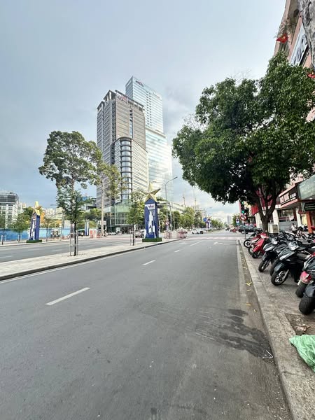 Mặt Tiền Kinh Doanh Đường Lê Lợi Quận 1 Phường Bến Nghé .