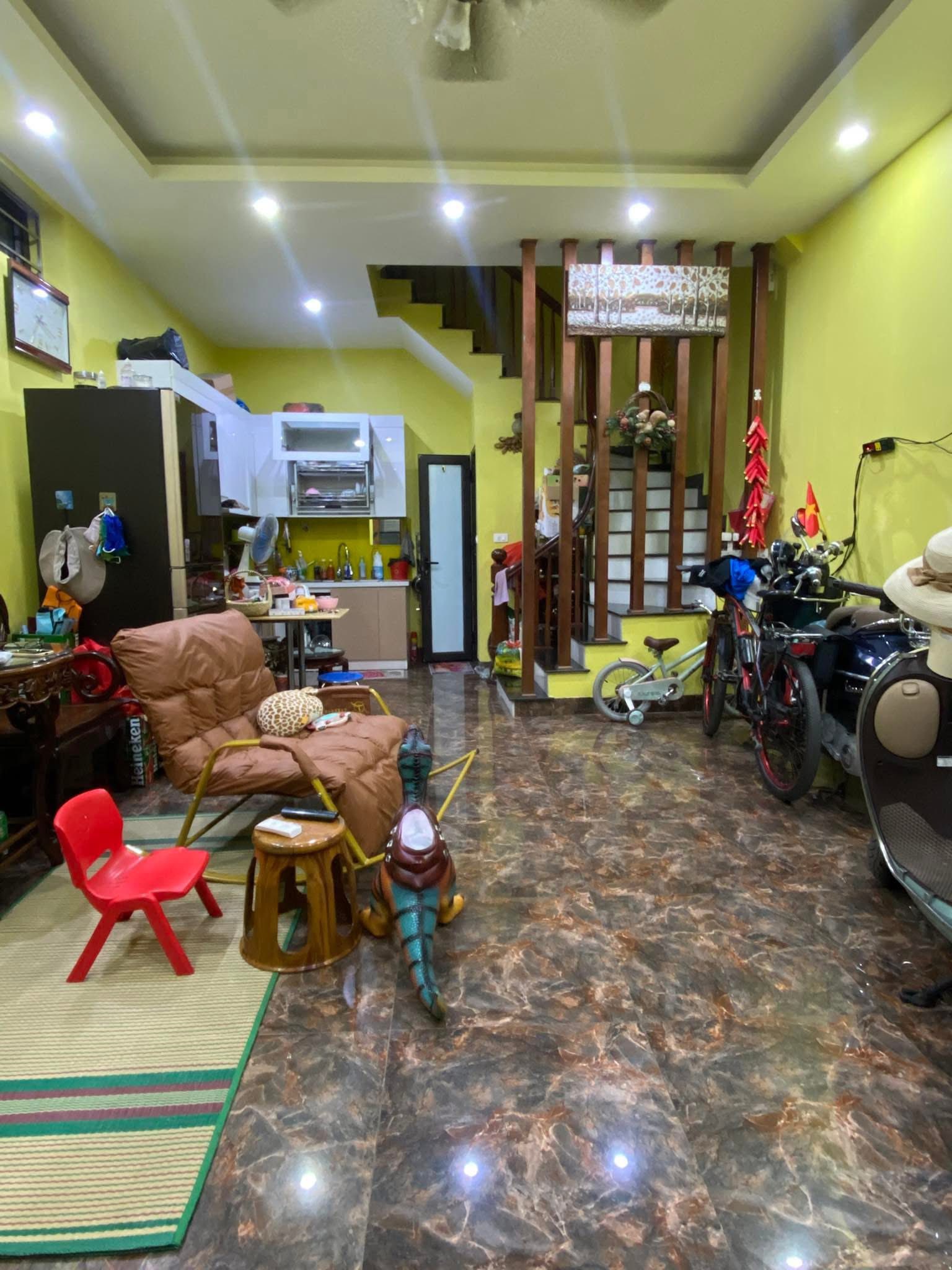 Bán nhà LôGóc Phố Kim Mã (Giang Văn Minh) 37/40m, 6Tầng, MT 4.8m 10.5 Tỷ KD tốt