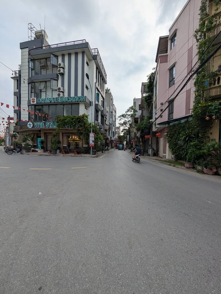 BÁN NHÀ SIÊU HOT – NGAY SÁT VINHOMES ĐAN PHƯỢNG –. 60m² - 5 TỶ - ÔTO ĐÁNH VÕNG TRƯỚC CỬA