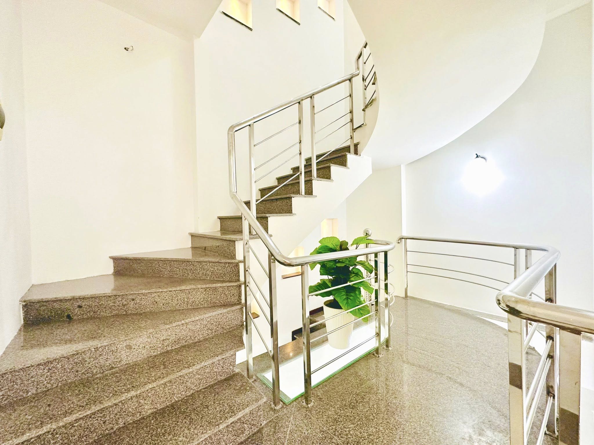 TRƯƠNG ĐỊNH NHÀ MỚI KÍNH KOONG - KCBT CHẮC CHẮN - Ô TÔ ĐỖ CỔNG - KINH DOANH - 66M CHỈ 8.X TỶ