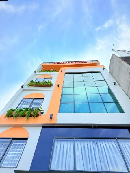 CHDV Đường Tống Văn Hên Phường 15 Quận Tân Bình.