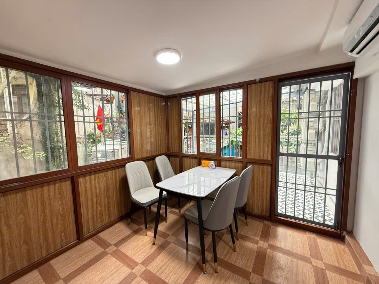 BÁN CĂN HỘ TẬP THỂ BÁCH KHOA, HAI BÀ TRƯNG, SD 75M2, Ô TÔ ĐỖ CHÂN CẦU THANG, FULL NỘI THẤT MỚI, VỀ Ở NGAY - 3.x TỶ