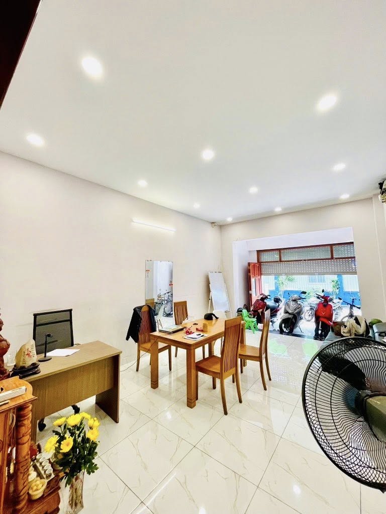 GIÁP TÂN BÌNH - NHÀ 4 TẦNG ĐƯỜNG 8M THÔNG - GẦN GA T3 - 82M GIÁ CHỈ 8.X TỶ