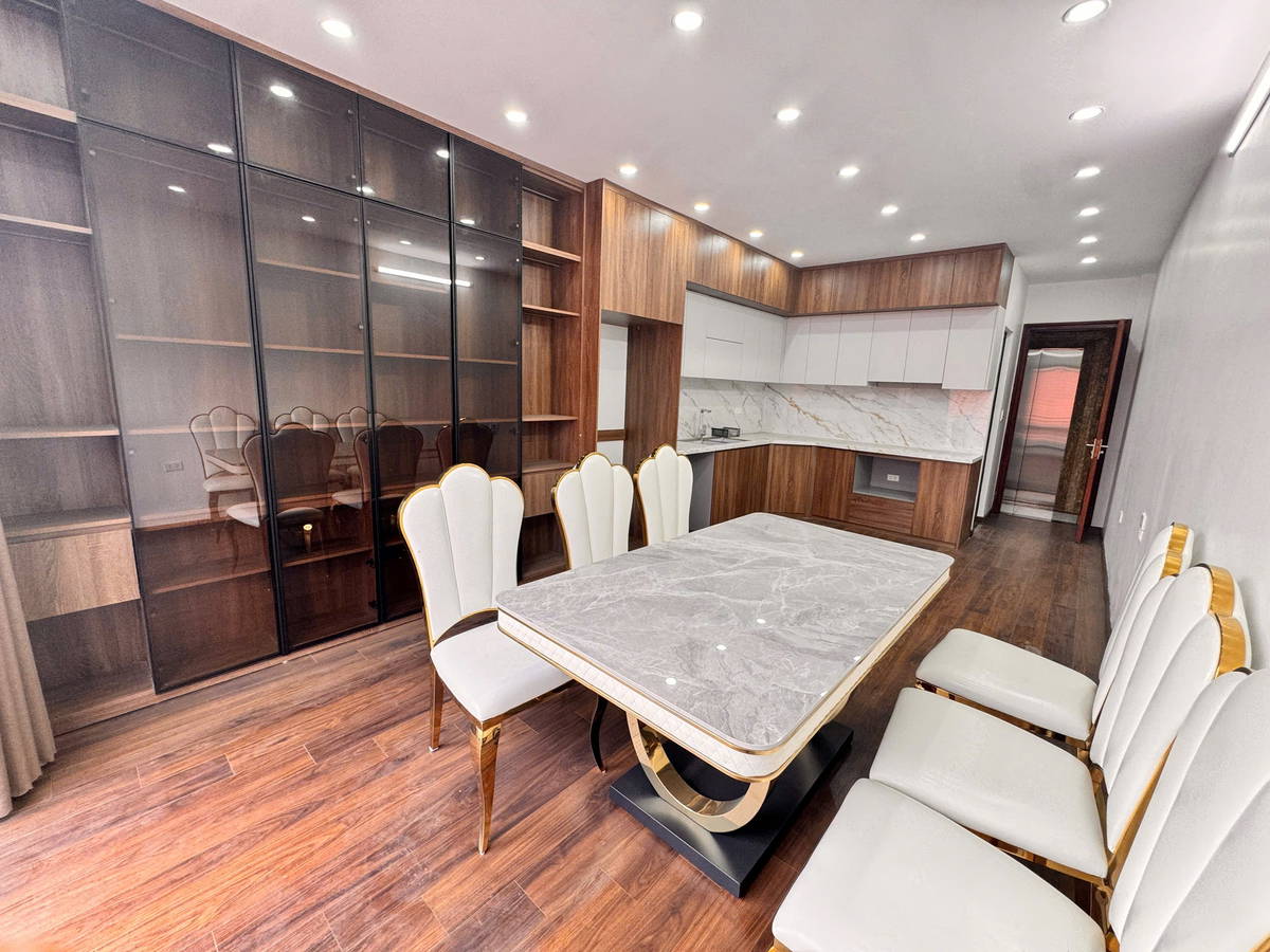 Bán Nhà Phùng Chí Kiên. Cầu Giấy. 6 Tầng Thang Máy. Ô Tô. DT 44m2. MT 4m. Giá 15,7 Tỷ.