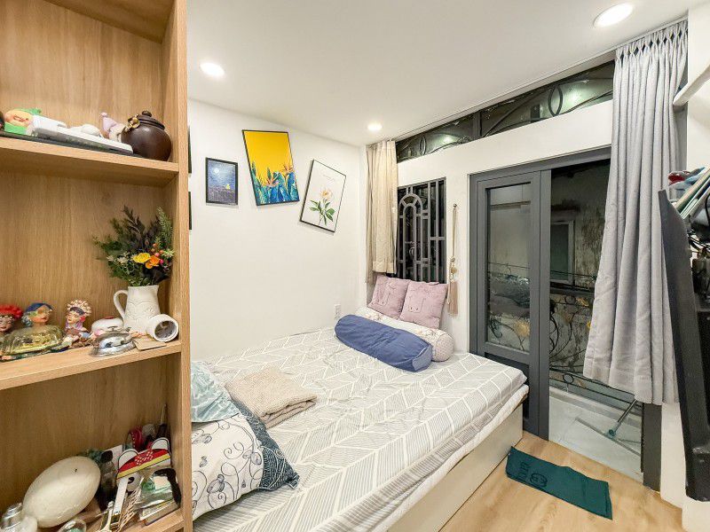 NHÀ ĐẸP FULL NỘI THẤT - GẦN CHỢ BÀ CHIỂU - HẺM XE HƠI KIA - SÁT MẶT TIỀN- 20M - VUÔNG A4- 2 TẦNG 2PN - CHỈ 3.75 TỶ