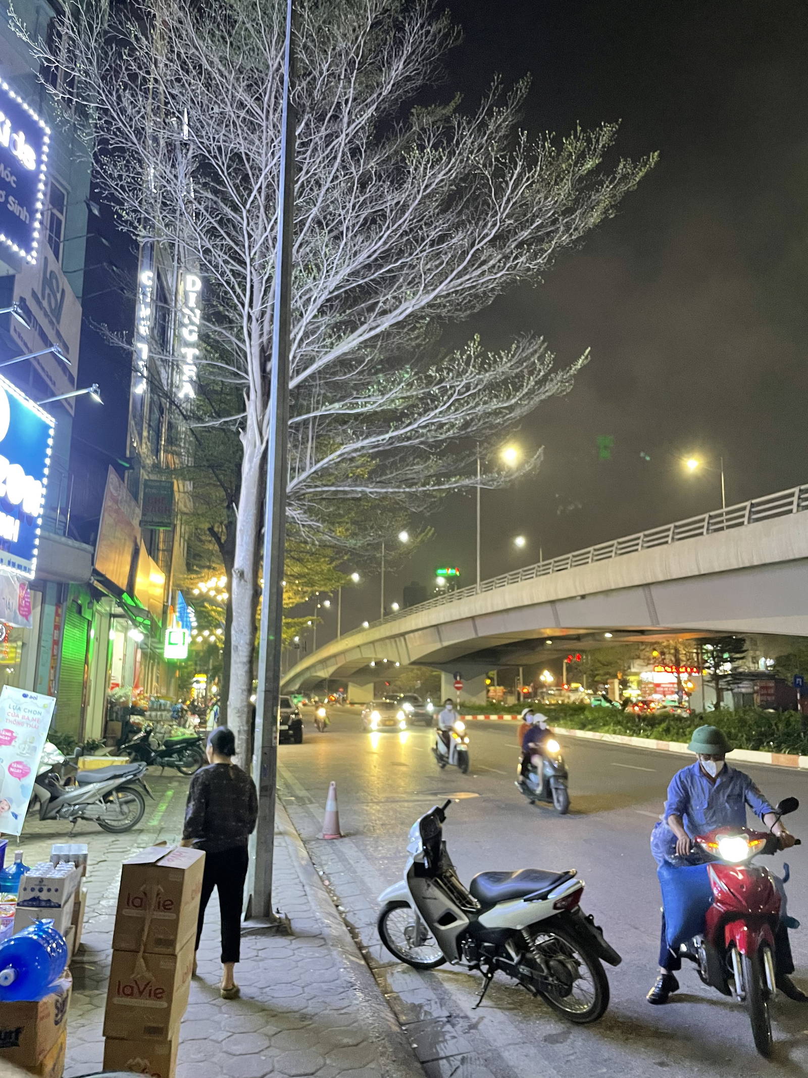 BÁN NHÀ LÔ GÓC HOÀNG QUỐC VIỆT – 67M² – 4 TẦNG – TỔNG MẶT TIỀN 18M – GIÁ CHỈ 12.5 TỶ