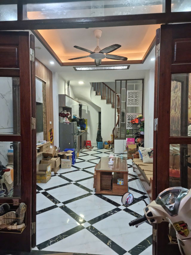 Trung tâm ngõ 163 đường An Dương Vương, Phú Thượng, Tây Hồ, 5 tầng. Giá nhỉnh 6ty, gần phố, ở tốt, K/D, hàng xóm Ciputra