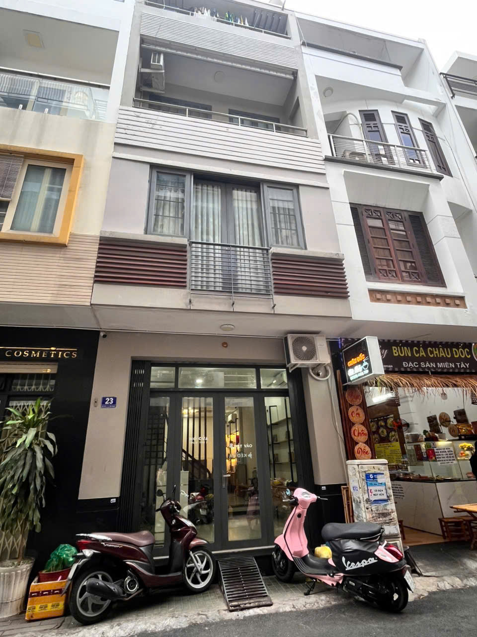 Chính chủ cho thuê nhà mặt tiền đường Hoa Huệ, khu Phan Xích Long, Q. Phú Nhuận, TPHCM.