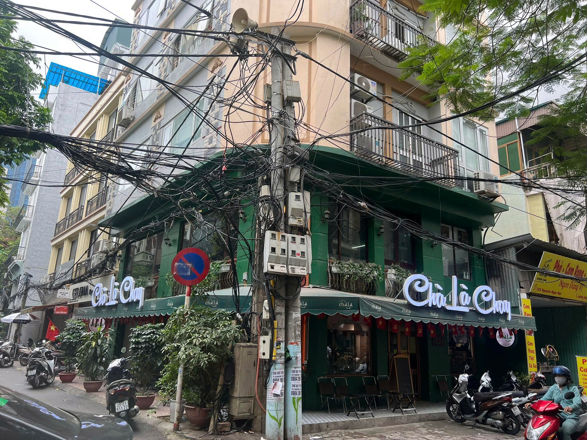 Mình chuyển lên phố cổ nên cần nhượng lại quán đang kinh doanh đồ ăn chay tại tầng 1 và tầng 2