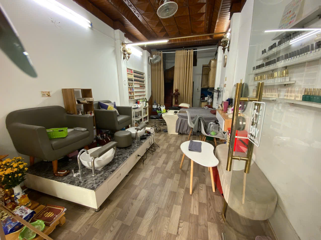 Sang nhượng toàn bộ cửa hàng NAIL - MI - GỘI mặt đường phố Thuỵ Khuê- Tây Hồ