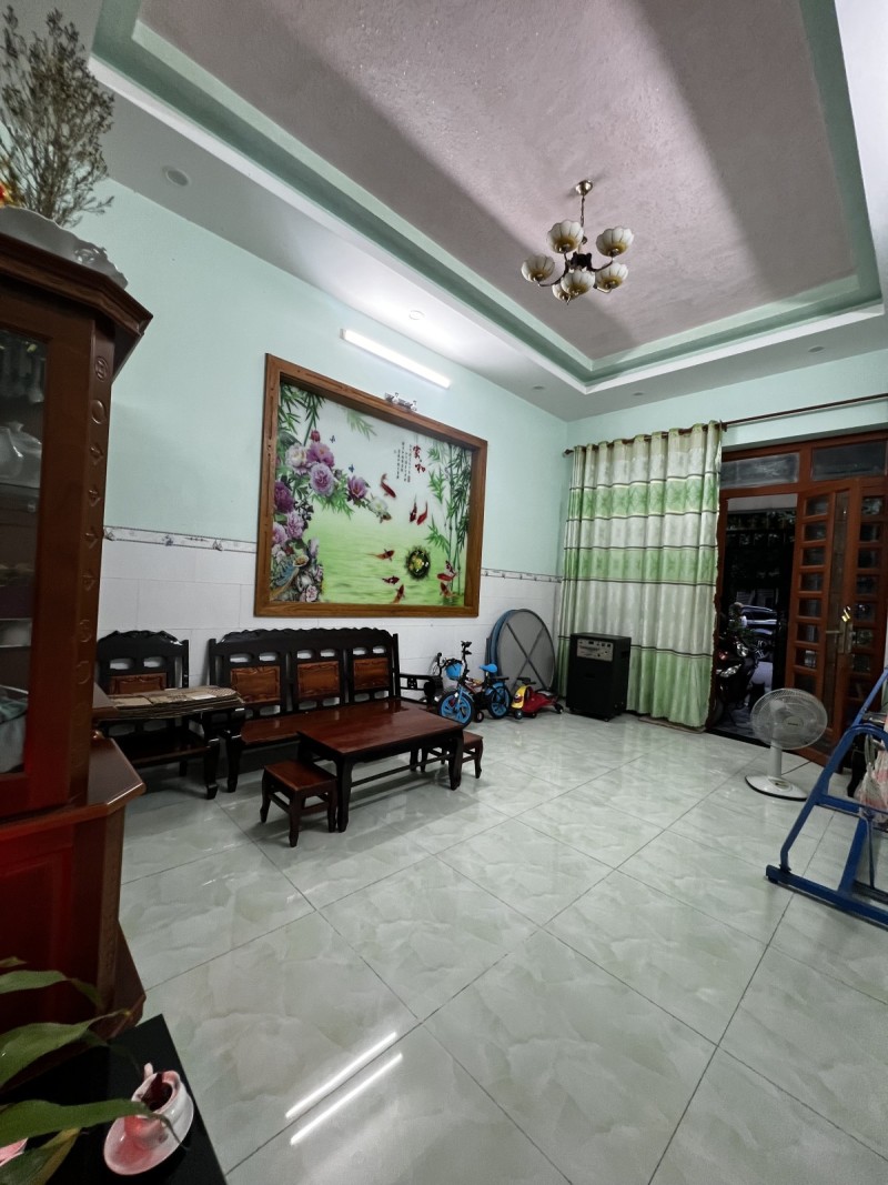 Bán nhà 1 Trệt 2 Lầu Dĩ An,đường xe hơi quay đầu,gần KDL Sinh Thái Hố Lang