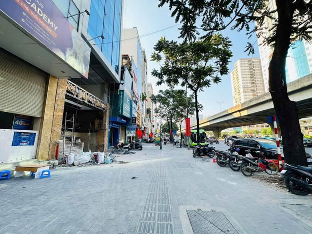 Bán tòa nhà 9 tầng mặt đường Khuất Duy Tiến.