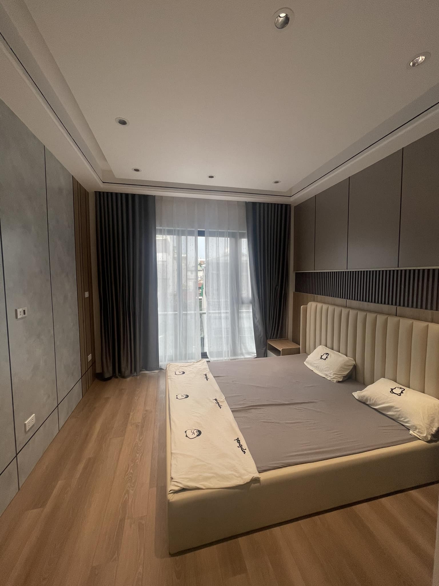 Bán nhà mặt phố Âu Cơ, Tây Hồ 8 tầng 43m2 view cực đẹp giá 18 tỷ cần bán gấp