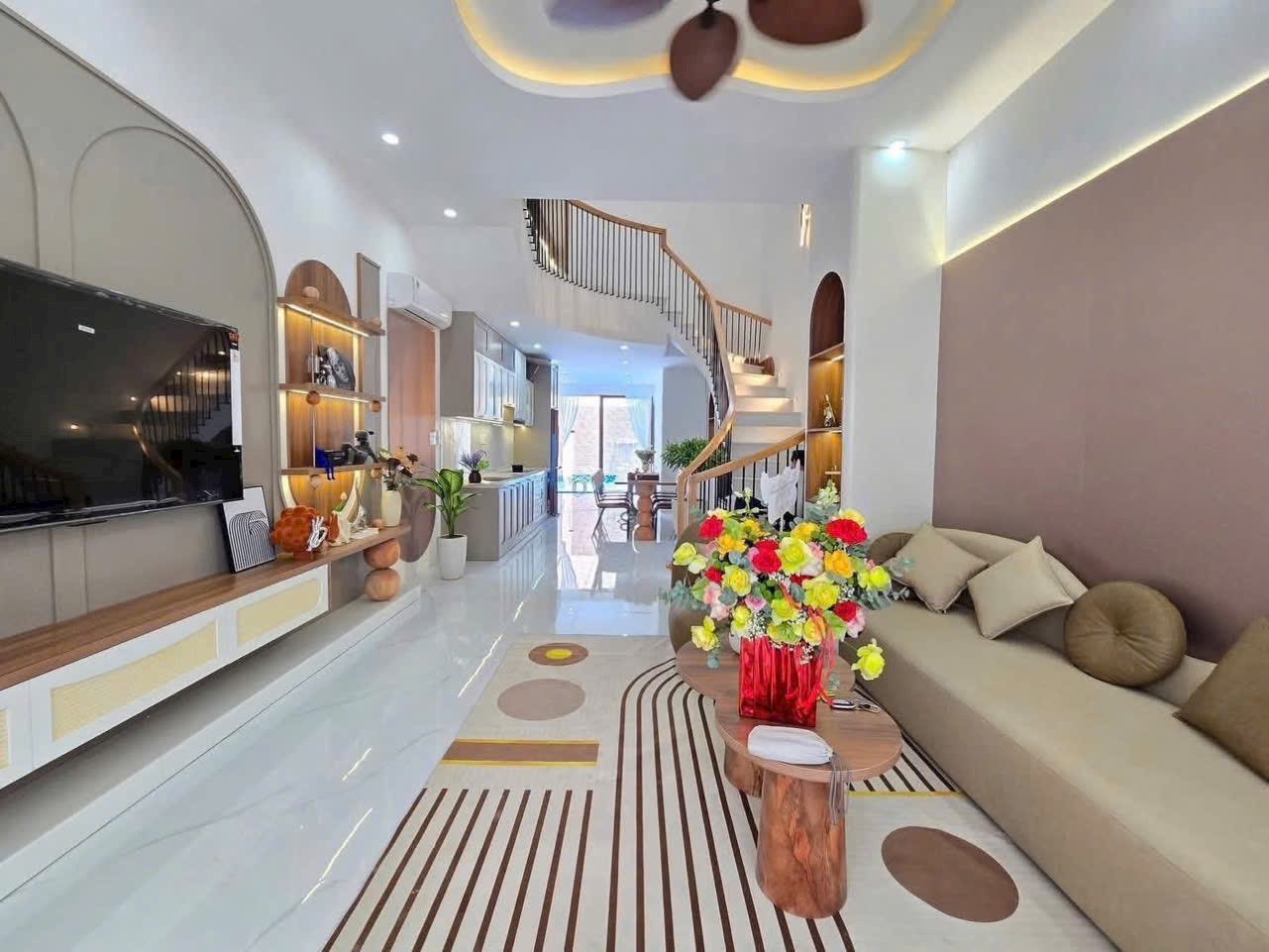 Siêu phẩm 4 tầng Châu Thị Vĩnh Tế . DT:87.5m , ngang 4m5