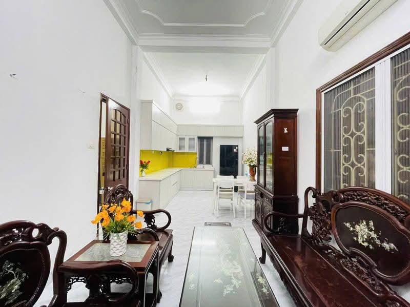 CHÍNH CHỦ MỘT CĂN SIÊU PHẨM 1 NGOẶT VÀO NHÀ,NGÕ RỘNG THẲNG TẮP , BA BƯỚC RA PHỐ, KHU VỰC ĐỐNG ĐA, MẶT TIỀN ĐẸP, SỔ VUÔNG HOA HẬU