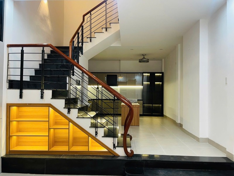 ► Mặt Tiền Hàn Mặc Tử, gần Chợ Đống Đa, 61m2, 3 tầng cứng sạch đẹp, 5.x tỷ