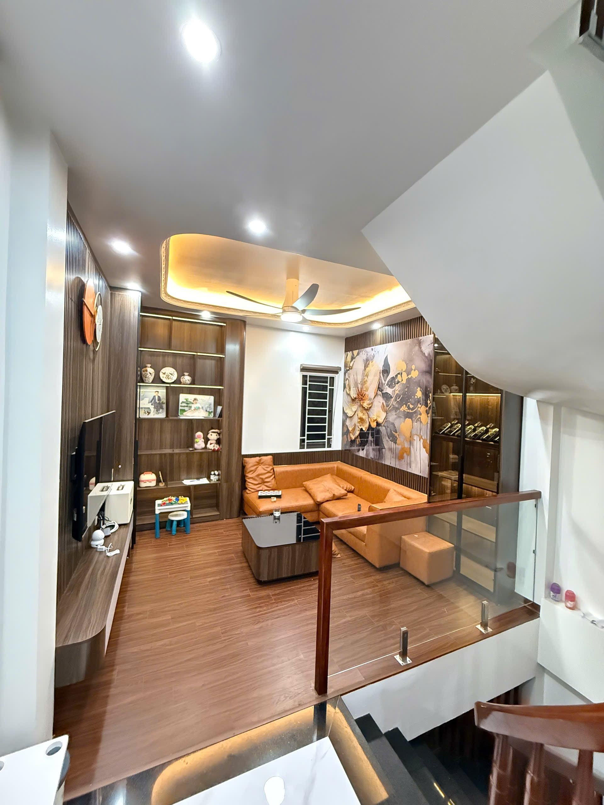Nhà dân xây DT 42m2 5T phú diễn, gần trường ĐH tài nguyên giá cực tốt