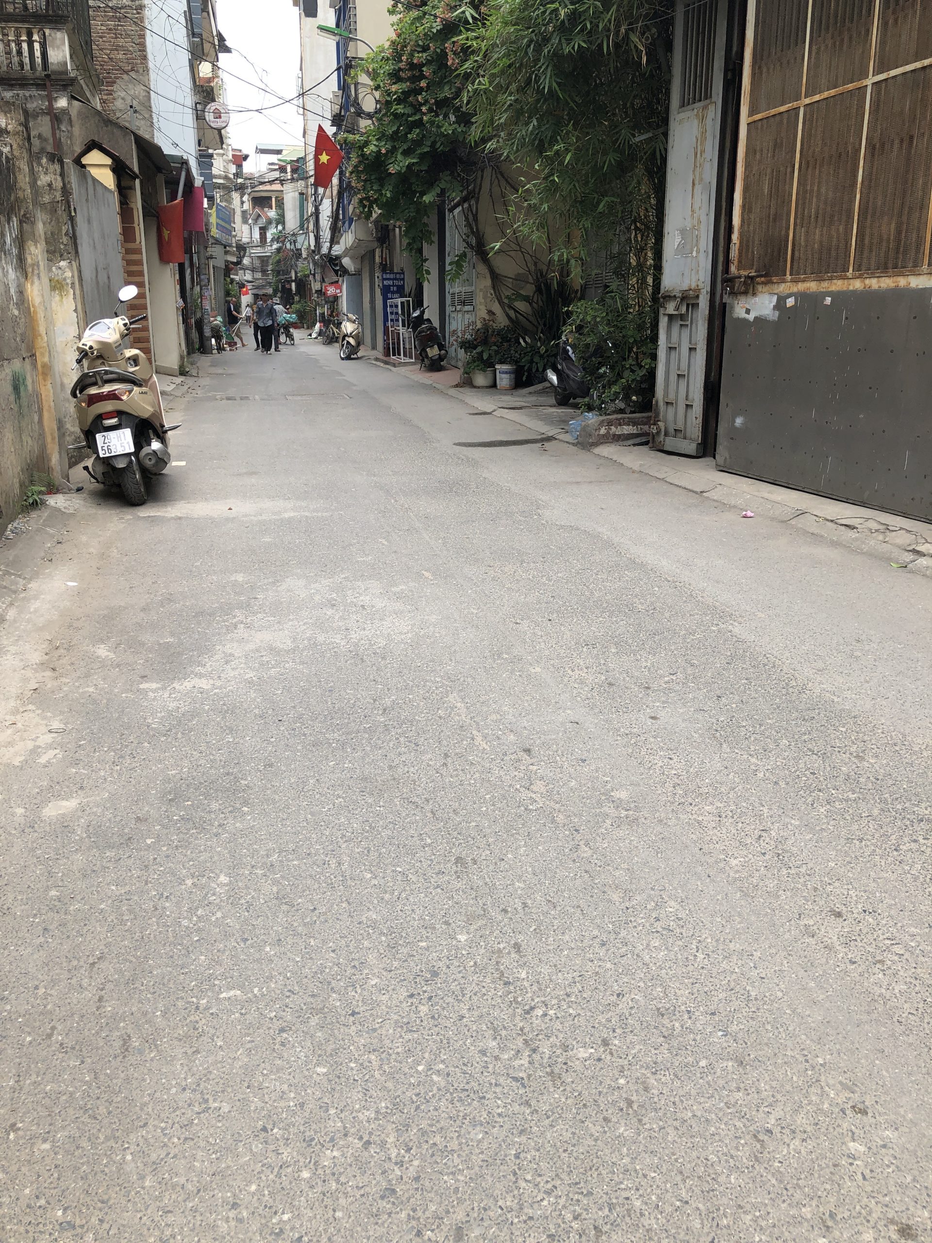 Cần bán gấp mảnh đất đẹp đường Hoàng Mai. Diện tích 45m giá chỉ nhỉnh 8 tỷ.