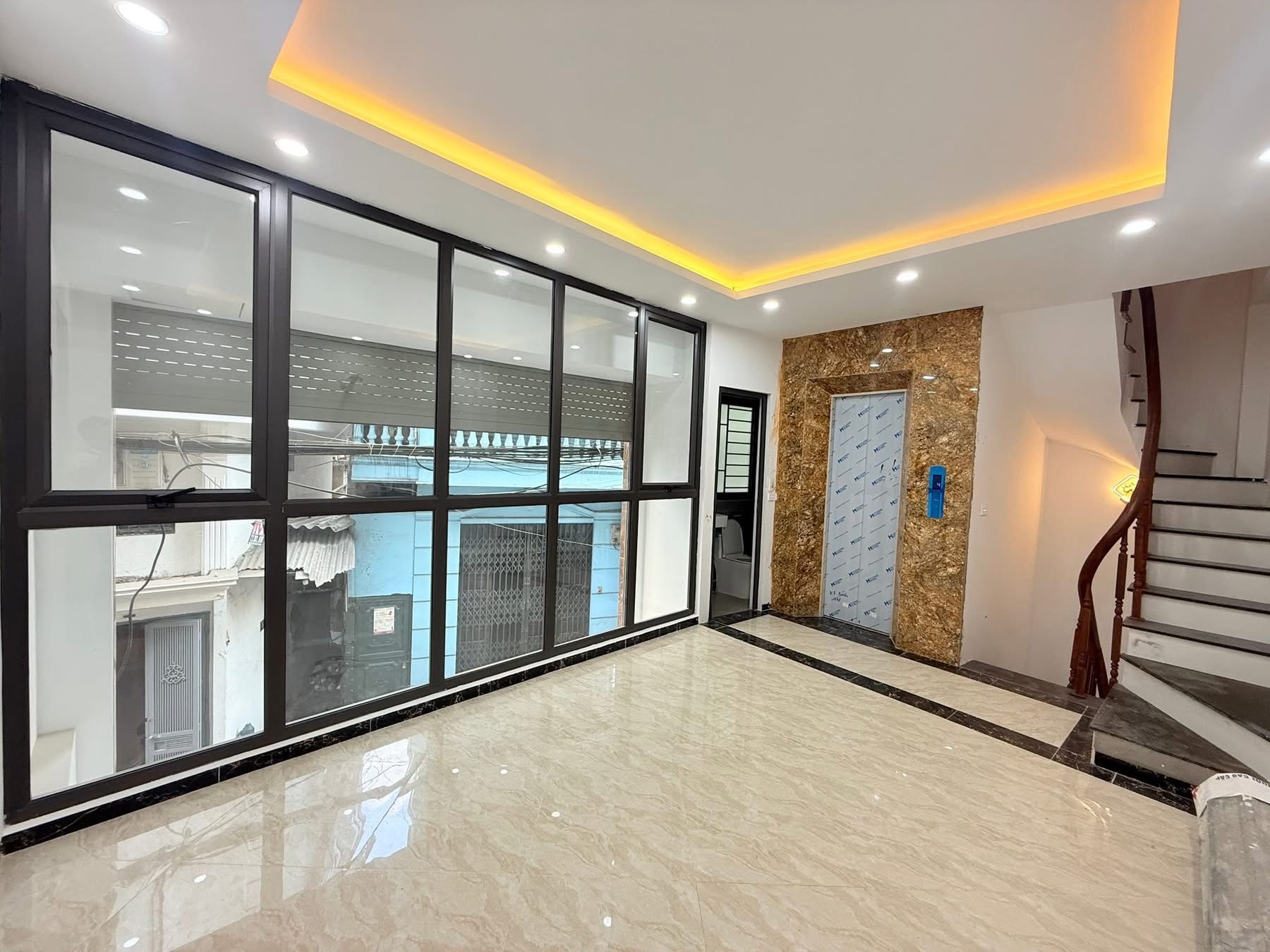 SIÊU PHẨM CỰC HIẾM - TRUNG TÂM QUẬN HAI BÀ- VỪA Ở VỪA KINH DOANH - THANG MÁY ÊM RU - OTO ĐỖ CỬA