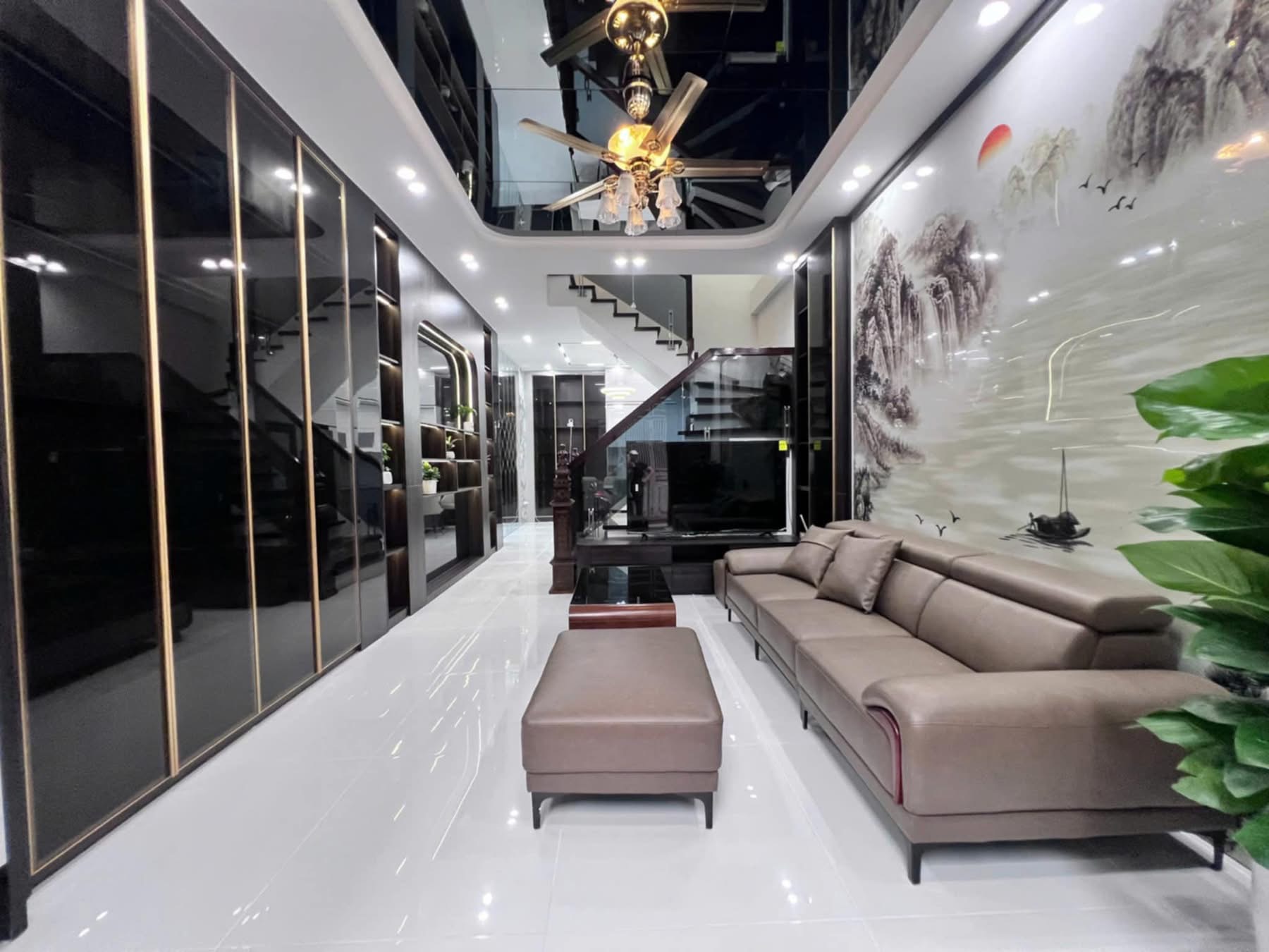 NHÀ ĐẸP LONG LANH - TT QUẬN THANH XUÂN - FULL NỘI THẤT - OTO ĐỖ CỬA - TIỆN ÍCH BẠT NGÀN