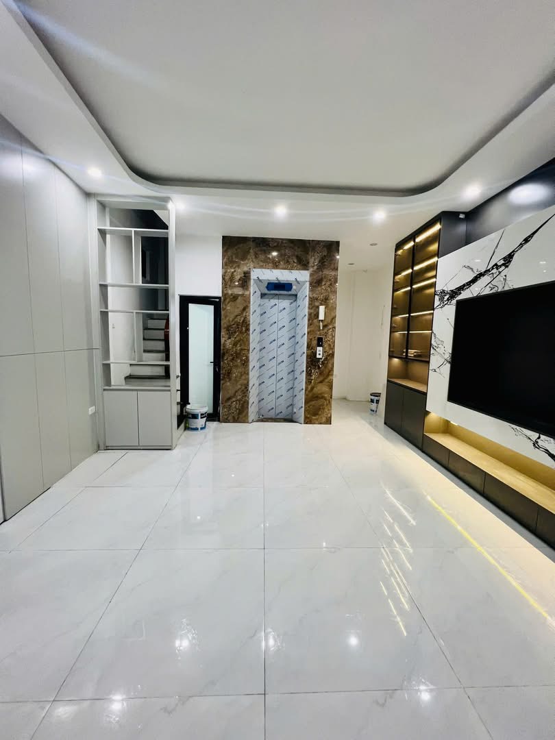 SIÊU PHẨM NÓNG BỎNG TAY - NHÀ MỚI KÍNH COONG - GỐC LÕI ĐỐNG ĐA - THANG MÁY ÊM RU - CHẬM CHÂN LÀ BAY NGAY