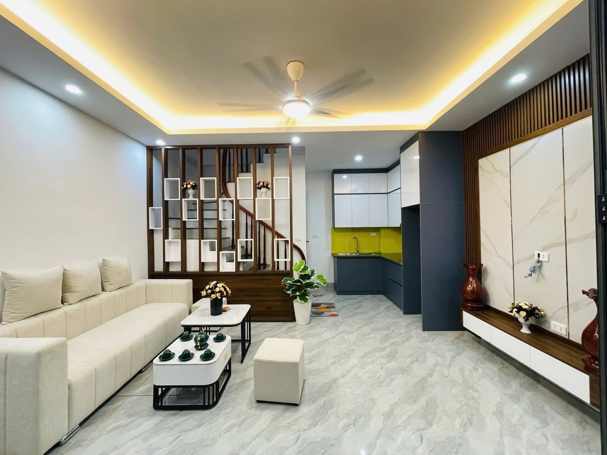 NHÀ MỚI ĐẸP PHỐ TÂN MAI: 30M/ 5 TẦNG/ 6,6 TỶ. SDCC