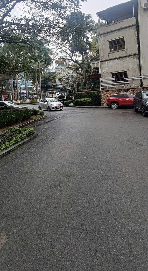 Bán nhà Hoàng Hoa Thám Ba Đình, Biệt Thự - 160m-4tầng-MT7m-VH5m-39.6tỷ, Vỉa Hè - Ô Tô tránh - đỉnh của chóp. Liên hệ - 0978900664