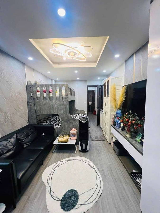 Bán nhà Hoàng Hoa Thám Ba Đình, 45m 5 tầng 9.8 tỷ, nhà đẹp - ngõ nông - thông - rộng. Liên hệ -0978900674