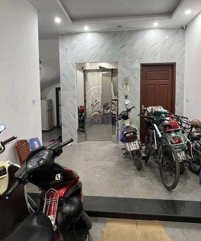 Bán nhà Hoàng Hoa Thám Ba Đình, 63m-6tầng-TM-MT-8m-18.6tỷ, nhà đẹp - ngõ thông - 1 nhà ra ô tô tránh. Liên hệ - 0978900664.