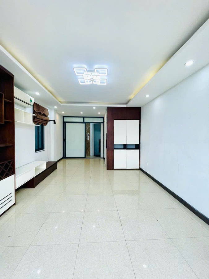 Bán nhà mặt phố Nghi Tàm, Tây Hồ 40m2, 7T thang máy nhỉnh 19 tỷ gần Hồ Tây