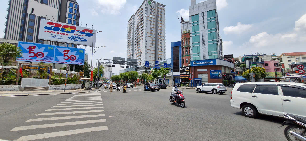 Bán biệt thự VIP ngay trung tâm Vinhomes – 275m² – góc 2 mặt tiền – sát Landmark 81 !