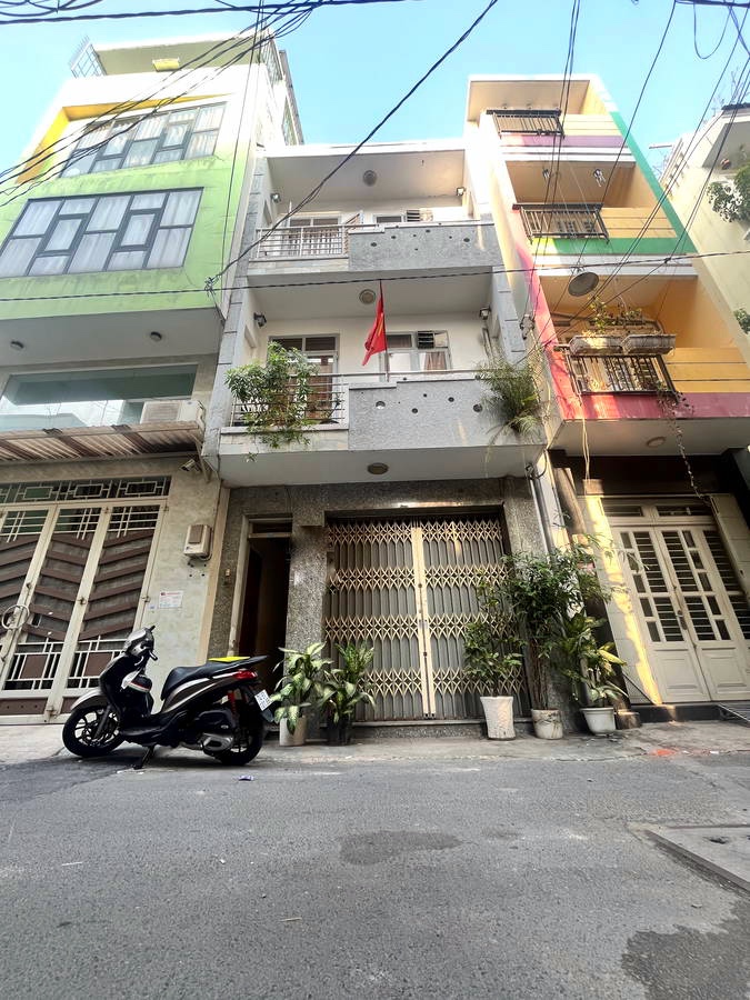 BÁN NHÀ ĐẸP HẺM XE HƠI ĐƯỜNG TRẦN QUANG DIỆU PHƯỜNG 13 QUẬN 3- 111M2 - 3 TẦNG BTCT - NHỈNH 19 TỶ.
