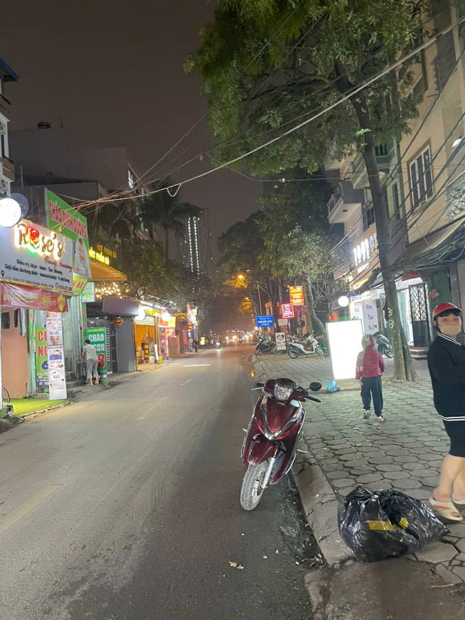 nhà 2 tầng , đã xin thiết kế 7 tầng,hiện đang cho thuê doanh thu 20t/tháng, khu vực nhiều tiện ích.