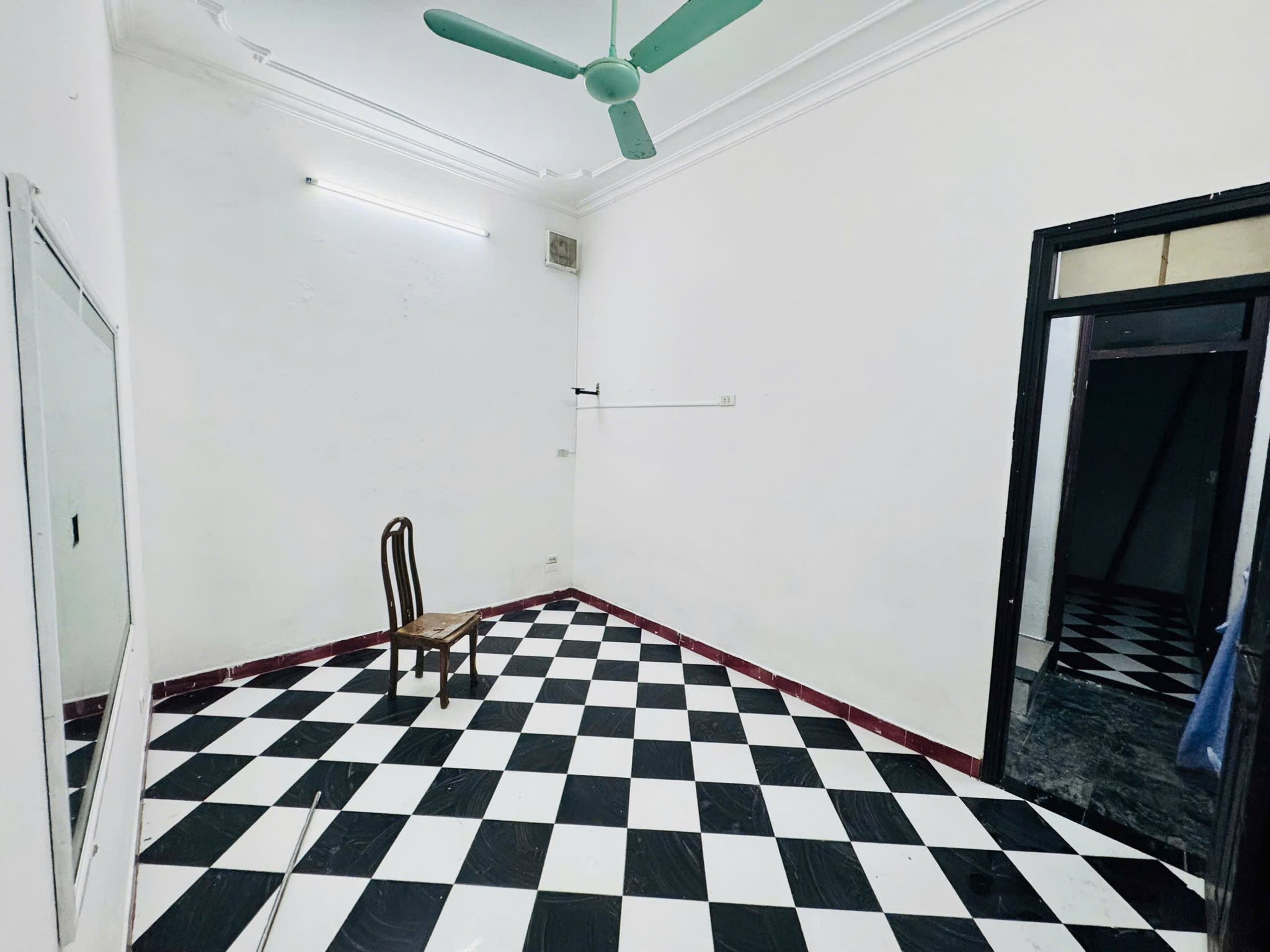 Cho thuê nhà Hồng Mai, 43m2, 3 tầng, 3 ngủ, 9.5 triệu ở gđ, nhóm