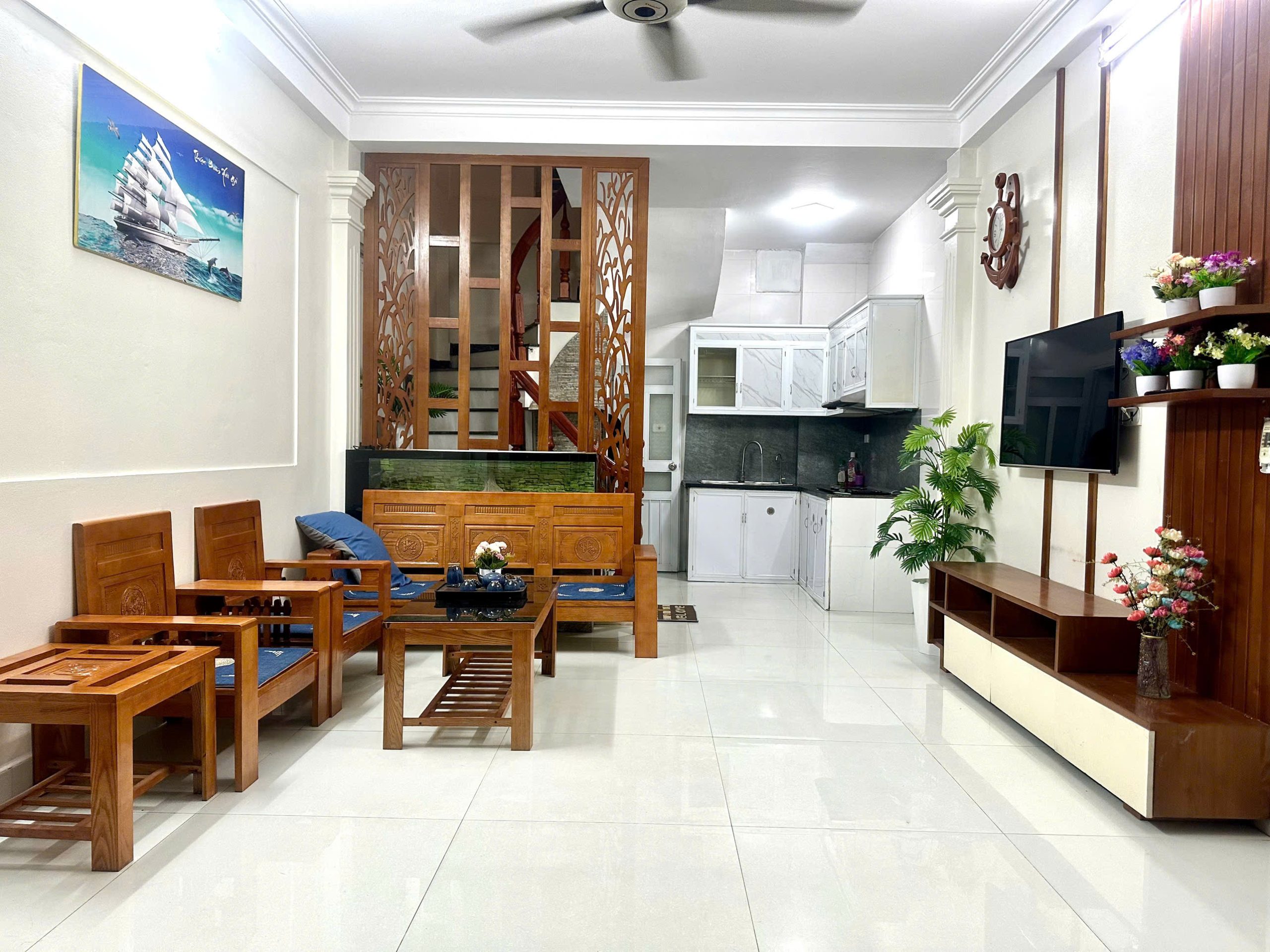 Cho thuê nhà ngõ Phương Canh, 10 mét ra ô tô 45m2 x 5 tầng, 3 ngủ, 9.5 Triệu (có t,lượng)