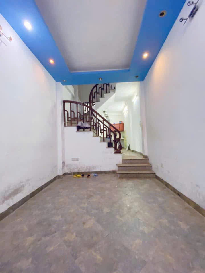 Cho thuê nhà nguyên căn ngõ 111 Giáp Bát 4 tầng x 35m2, 5 ngủ, 10.5tr ở gđ, nhóm