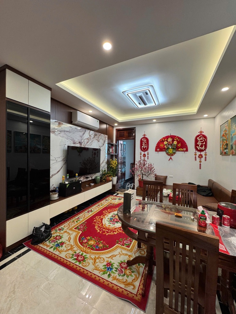 Phố Lạc Long Quân, 6 tầng TM, MT rộng, ô tô vào nhà, ở kết hợp KD, 55m chỉ 22.8 tỷ